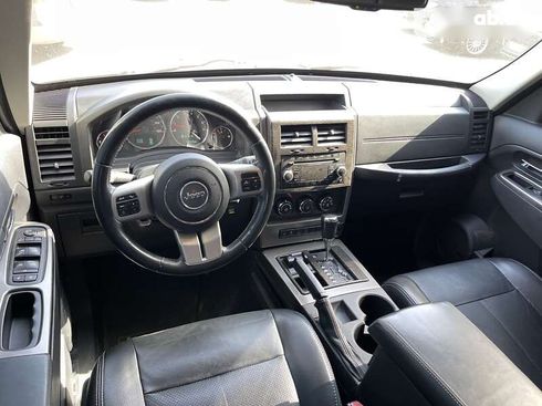 Jeep Liberty 2011 - фото 11