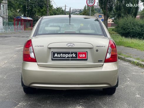Hyundai Accent 2007 бежевый - фото 8