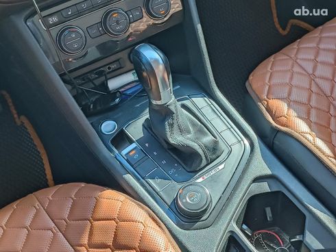 Volkswagen Tiguan 2018 белый - фото 17