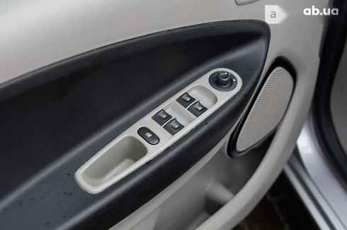 Renault Zoe 2015 - фото 13