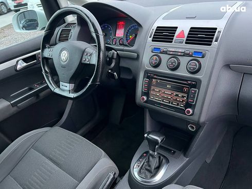 Volkswagen Touran 2009 белый - фото 42