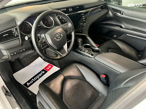 Toyota Camry 2019 белый - фото 13