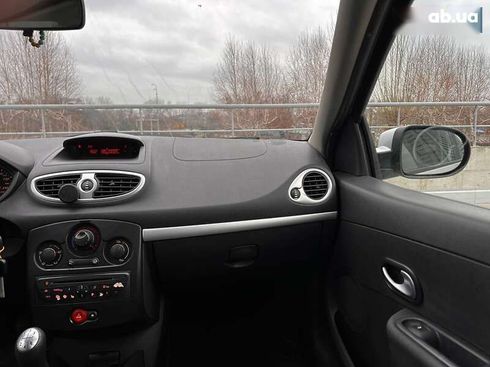 Renault Clio 2010 - фото 18