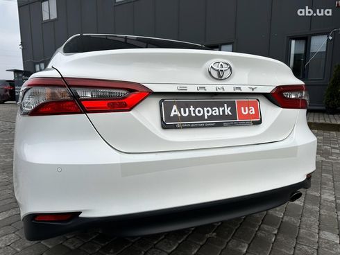 Toyota Camry 2021 белый - фото 26