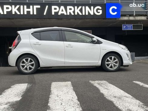 Toyota Aqua 2015 - фото 8
