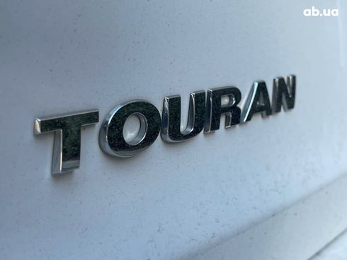 Volkswagen Touran 2012 белый - фото 3