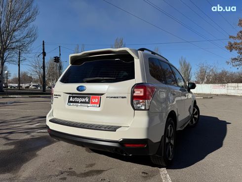 Subaru Forester 2018 белый - фото 5