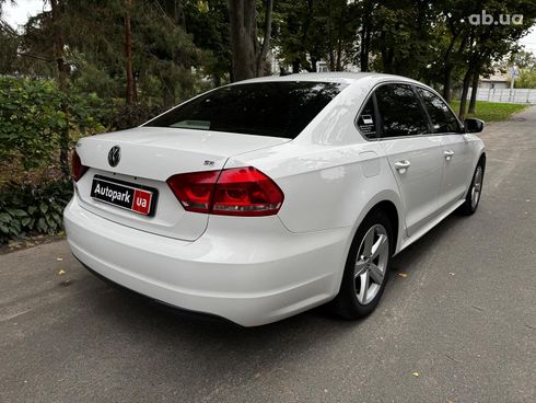Volkswagen Passat 2012 белый - фото 6