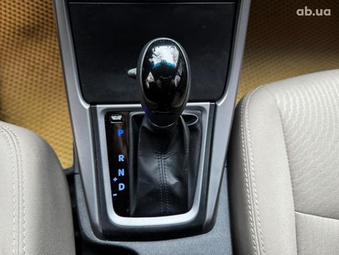 Hyundai Elantra 2015 белый - фото 19