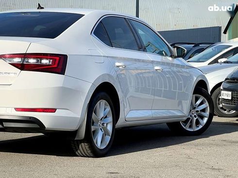 Skoda Superb 2019 - фото 12