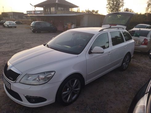 Skoda Octavia 2010 белый - фото 8