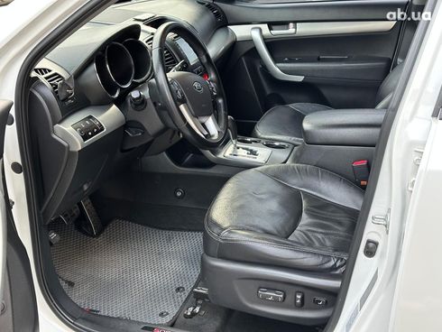 Kia Sorento 2011 белый - фото 11