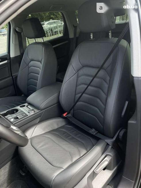 Volkswagen Touareg 2019 - фото 18