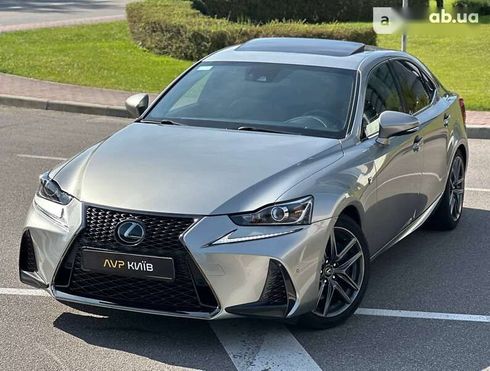 Lexus IS 2018 - фото 7