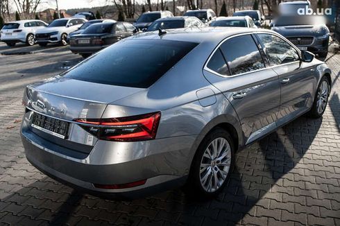 Skoda Superb 2020 - фото 16