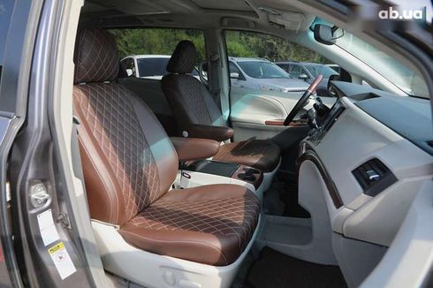 Toyota Sienna 2010 - фото 11