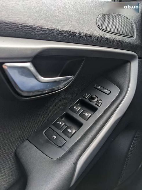 Volvo V40 2014 - фото 11