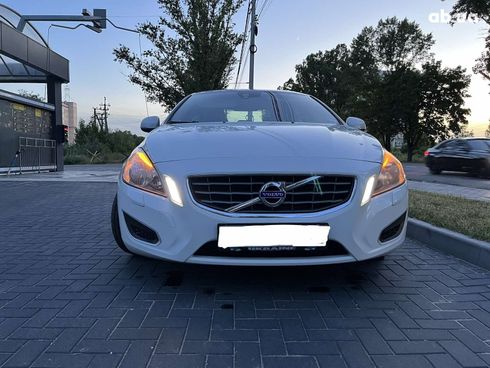 Volvo S60 2013 белый - фото 3