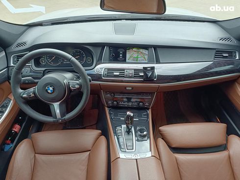 BMW 5 серия 2012 белый - фото 23