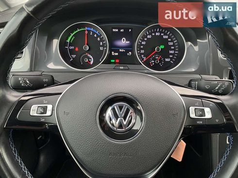 Volkswagen e-Golf 2020 - фото 19