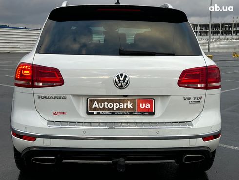 Volkswagen Touareg 2016 белый - фото 12