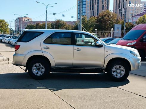 Toyota Fortuner 2006 серый - фото 11