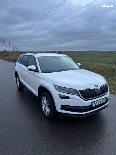Skoda Kodiaq 2021 белый - фото 4