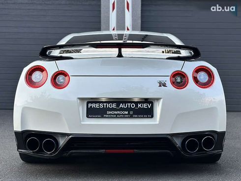 Nissan GT-R 2013 - фото 18