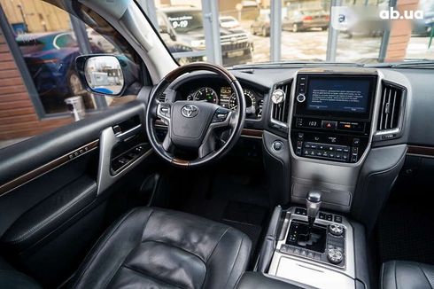 Toyota Land Cruiser 2020 - фото 28