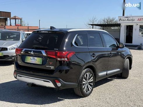 Mitsubishi Outlander 2018 - фото 2