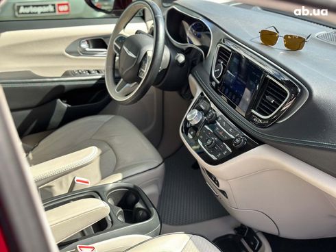 Chrysler Pacifica 2017 красный - фото 159