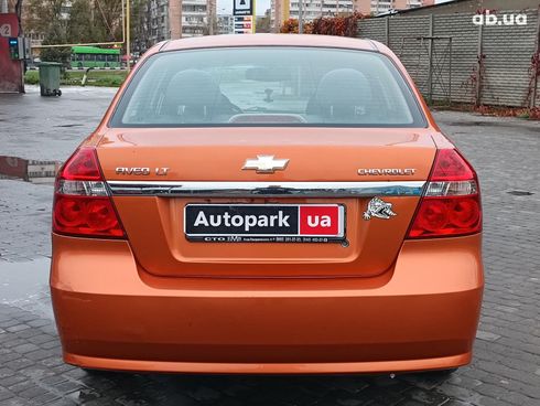 Chevrolet Aveo 2008 оранжевый - фото 4