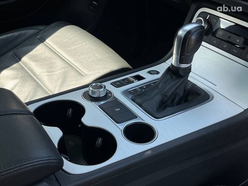 Volkswagen Touareg 2016 белый - фото 5