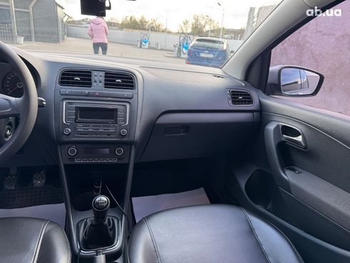 Volkswagen Polo 2018 серый - фото 16