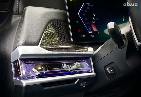 BMW i7 2022 - фото 27