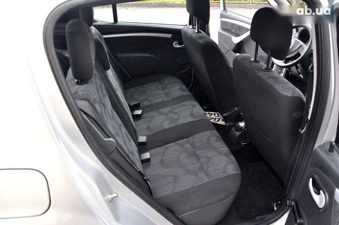 Dacia Sandero 2010 - фото 23