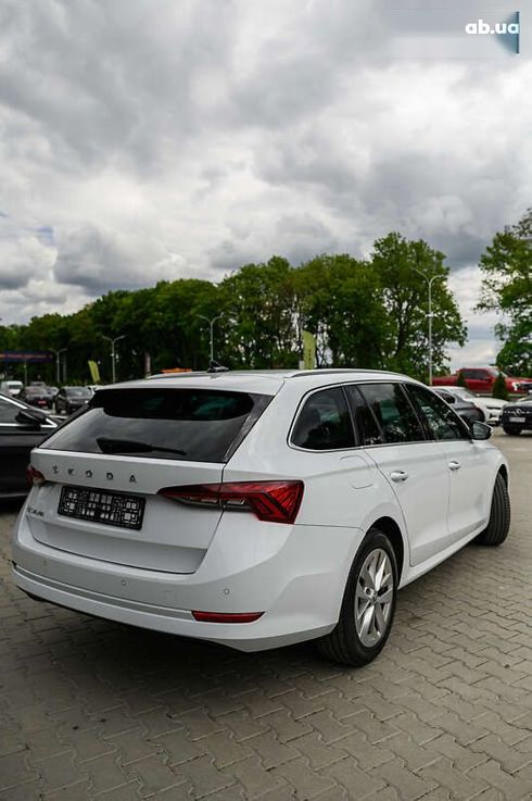 Skoda Octavia 2021 - фото 20