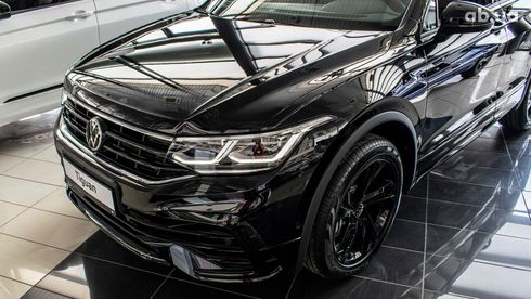 Volkswagen Tiguan 2023 черный - фото 3