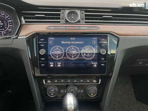 Volkswagen Passat 2018 - фото 24