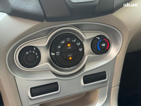 Ford Fiesta 2019 серый - фото 24