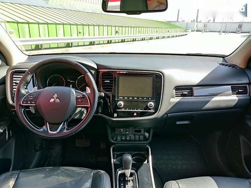 Mitsubishi Outlander 2021 - фото 9