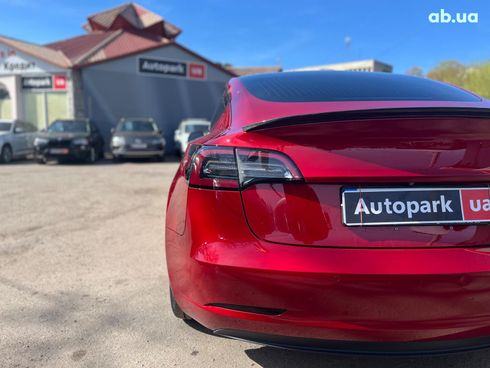 Tesla Model 3 2018 красный - фото 15