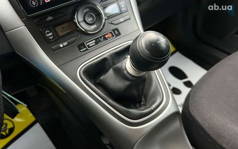 Toyota Auris 2010 - фото 12