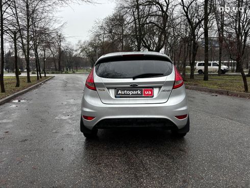 Ford Fiesta 2012 серый - фото 6