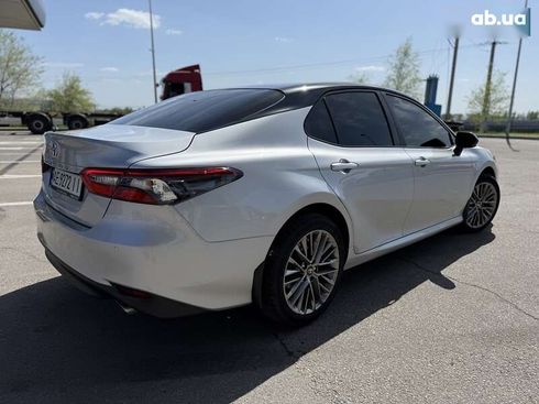 Toyota Camry 2022 - фото 10