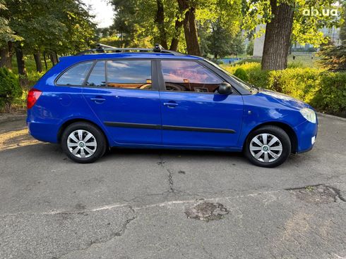 Skoda Fabia 2010 синий - фото 4