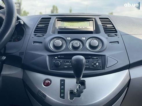 Mitsubishi Grandis 2006 - фото 18