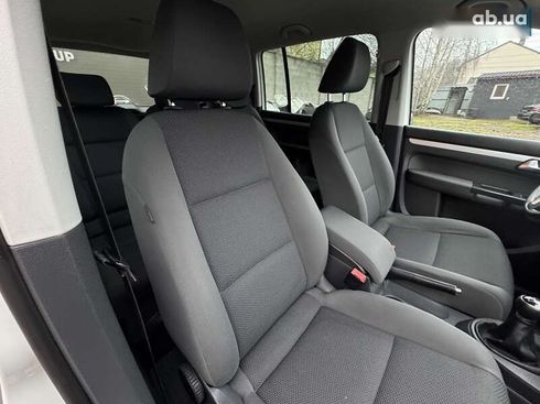 Volkswagen Touran 2011 - фото 27