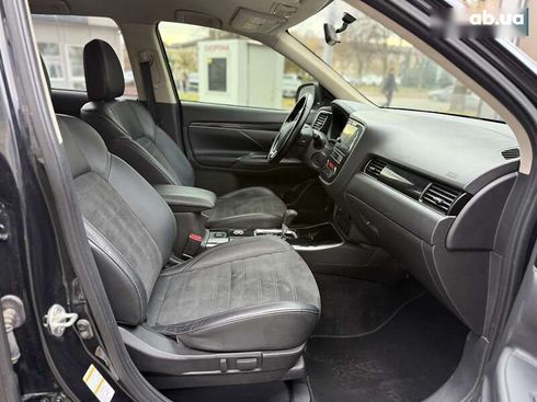 Mitsubishi Outlander 2019 - фото 11