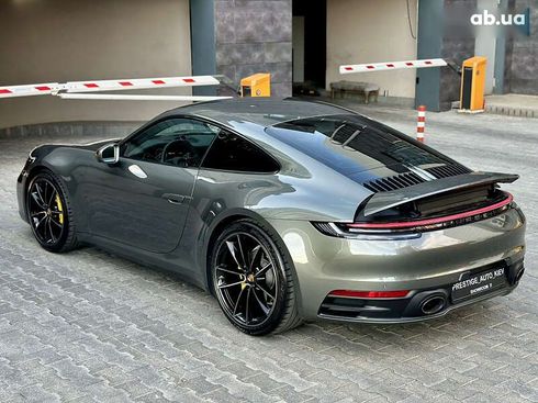 Porsche 911 2021 - фото 19